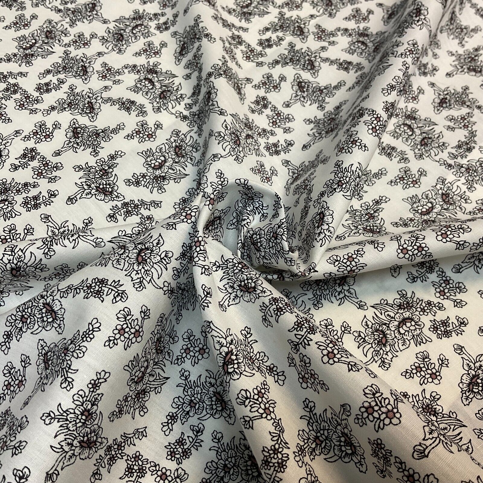 Small Vintage Floral 100% cotton printed dress craft fabric 150cm wide M1739