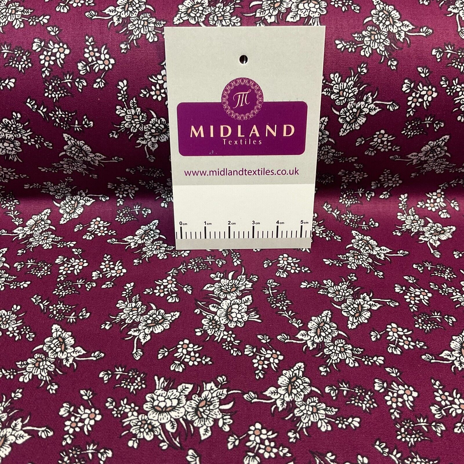 Small Vintage Floral 100% cotton printed dress craft fabric 150cm wide M1739