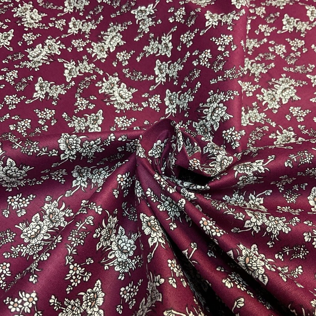 Small Vintage Floral 100% cotton printed dress craft fabric 150cm wide M1739