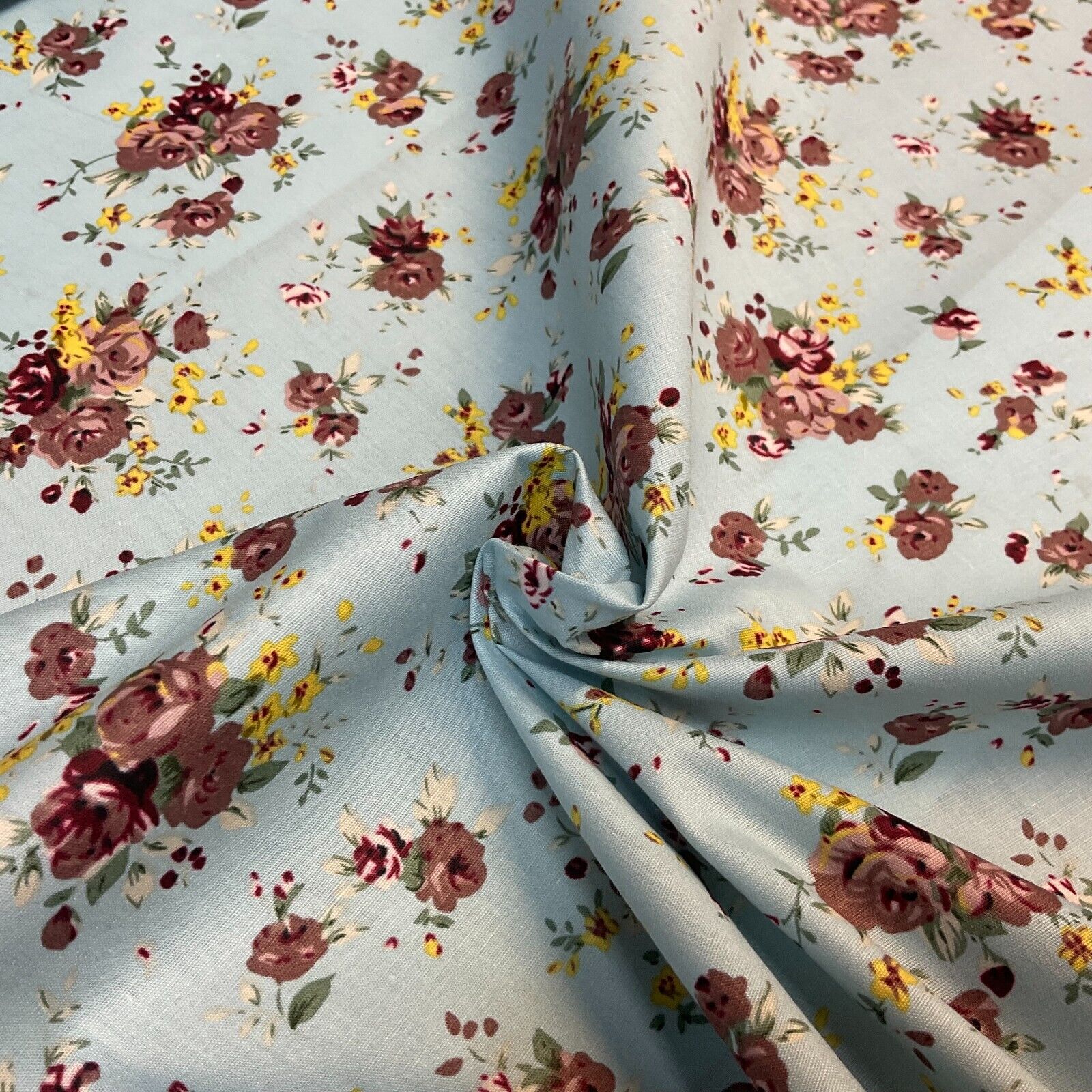 Vintage Rose Floral 100% cotton printed dress craft fabric 150cm wide M1735