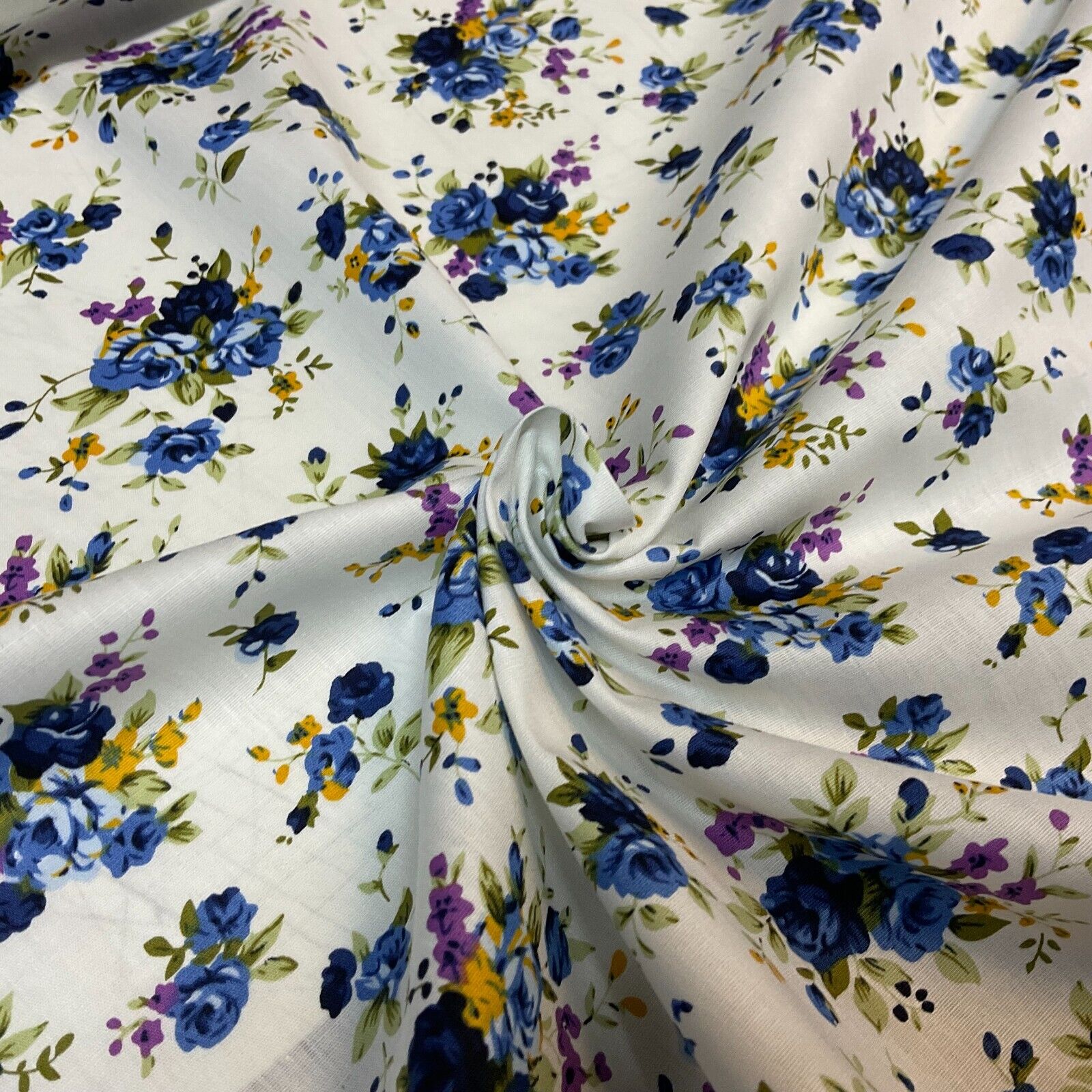 Vintage Rose Floral 100% cotton printed dress craft fabric 150cm wide M1735