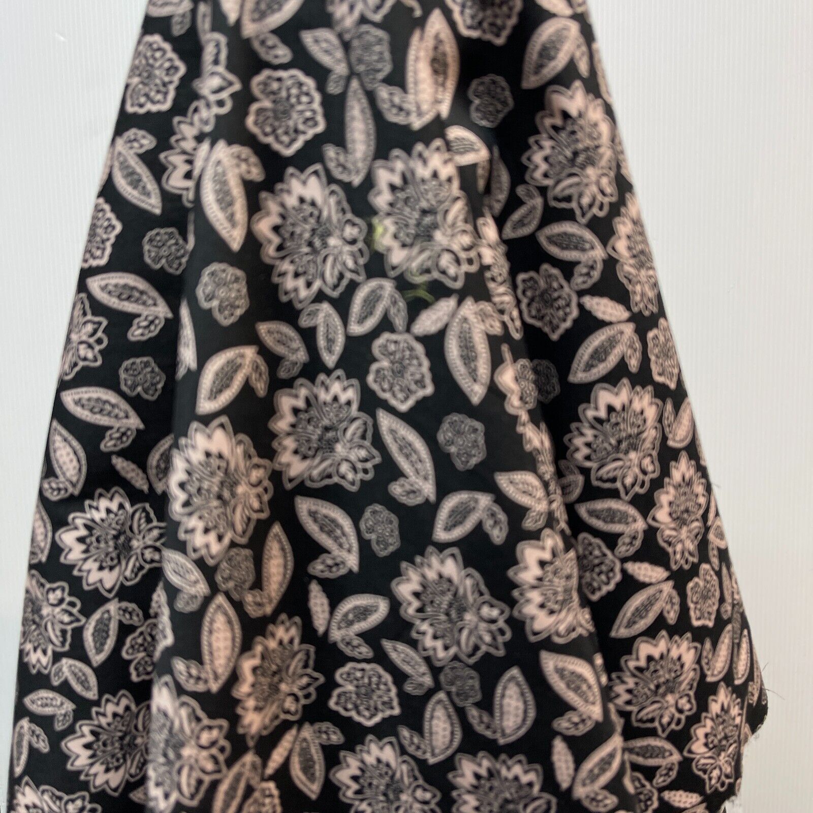 Vintage Floral 100% cotton printed dress craft fabric 150cm wide M1737