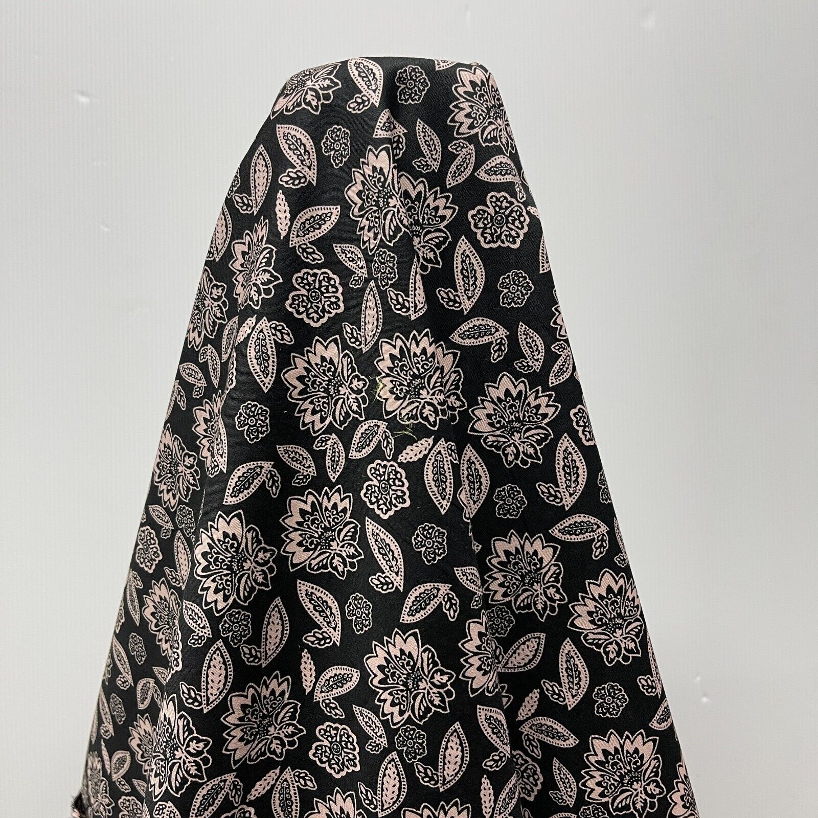 Vintage Floral 100% cotton printed dress craft fabric 150cm wide M1737