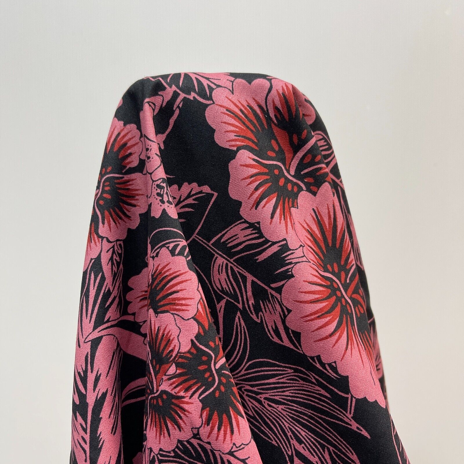 Large Vintage Floral 100% cotton printed fabric 150cm wide M1738