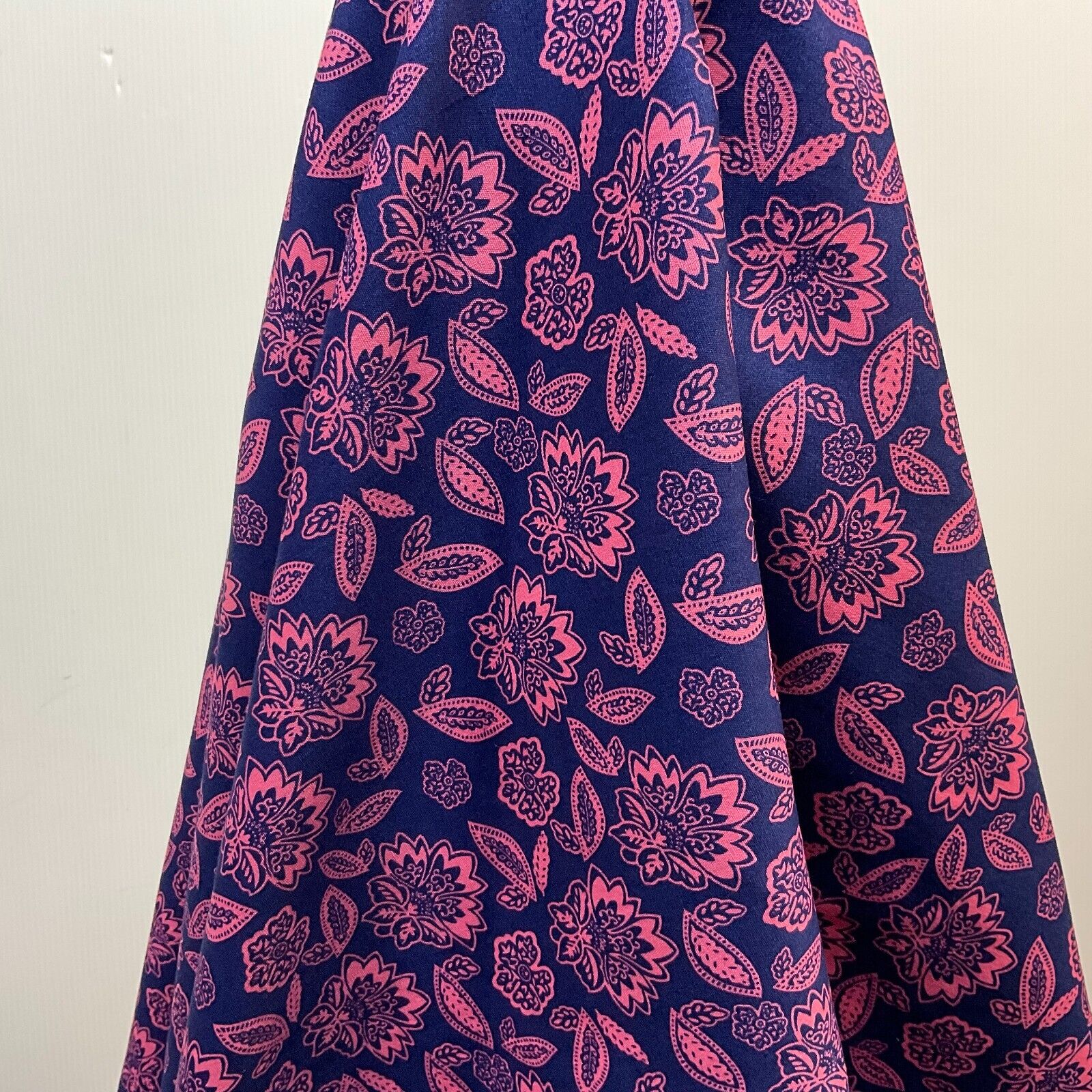 Vintage Floral 100% cotton printed dress craft fabric 150cm wide M1737