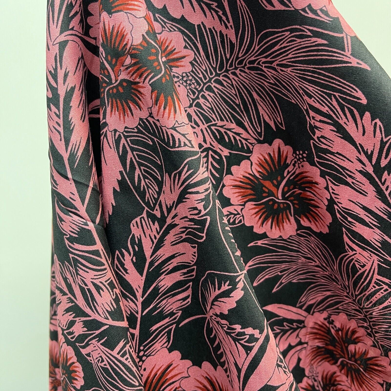 Large Vintage Floral 100% cotton printed fabric 150cm wide M1738