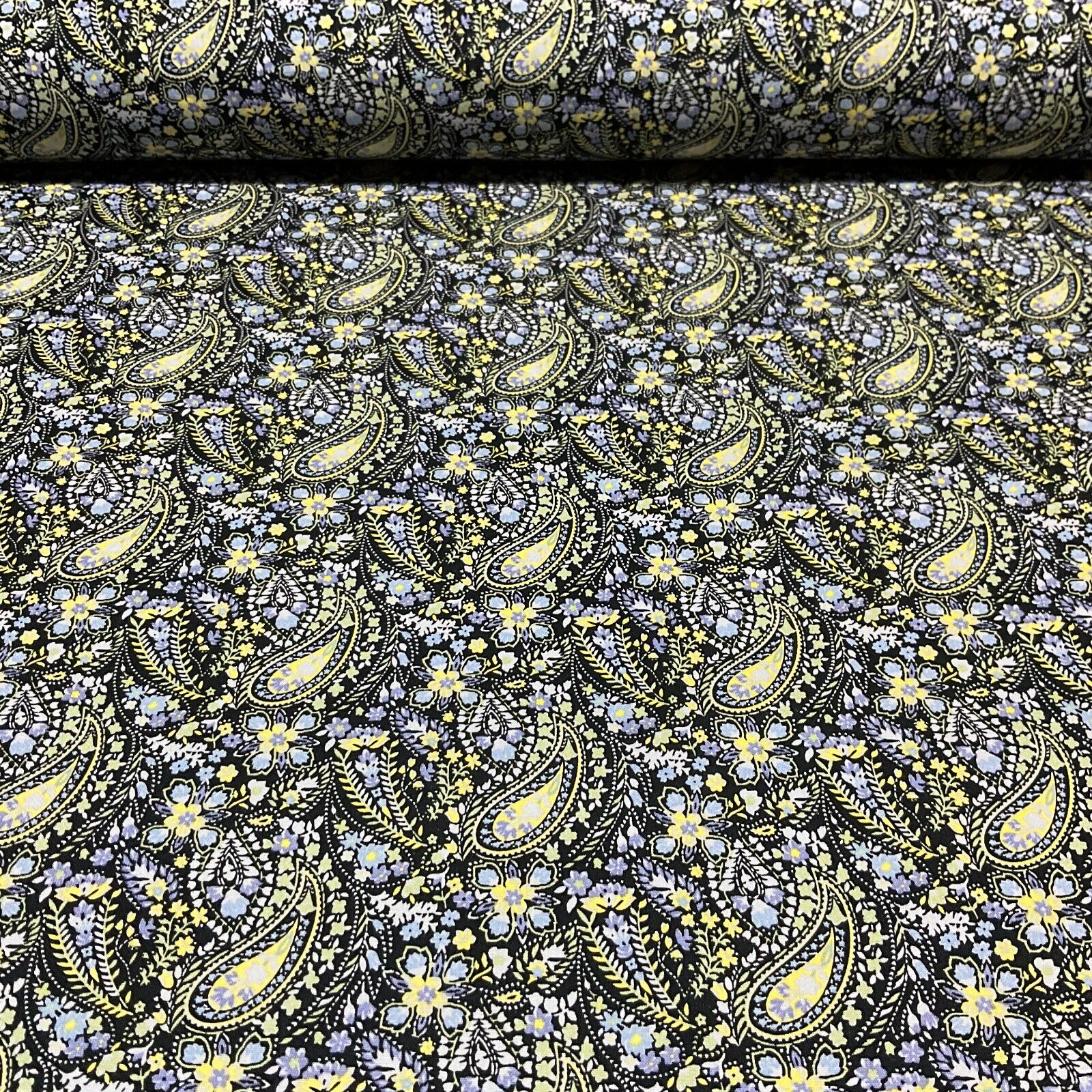 Vintage Paisley 100% cotton Poplin printed dress craft fabric 112cm wide M1744