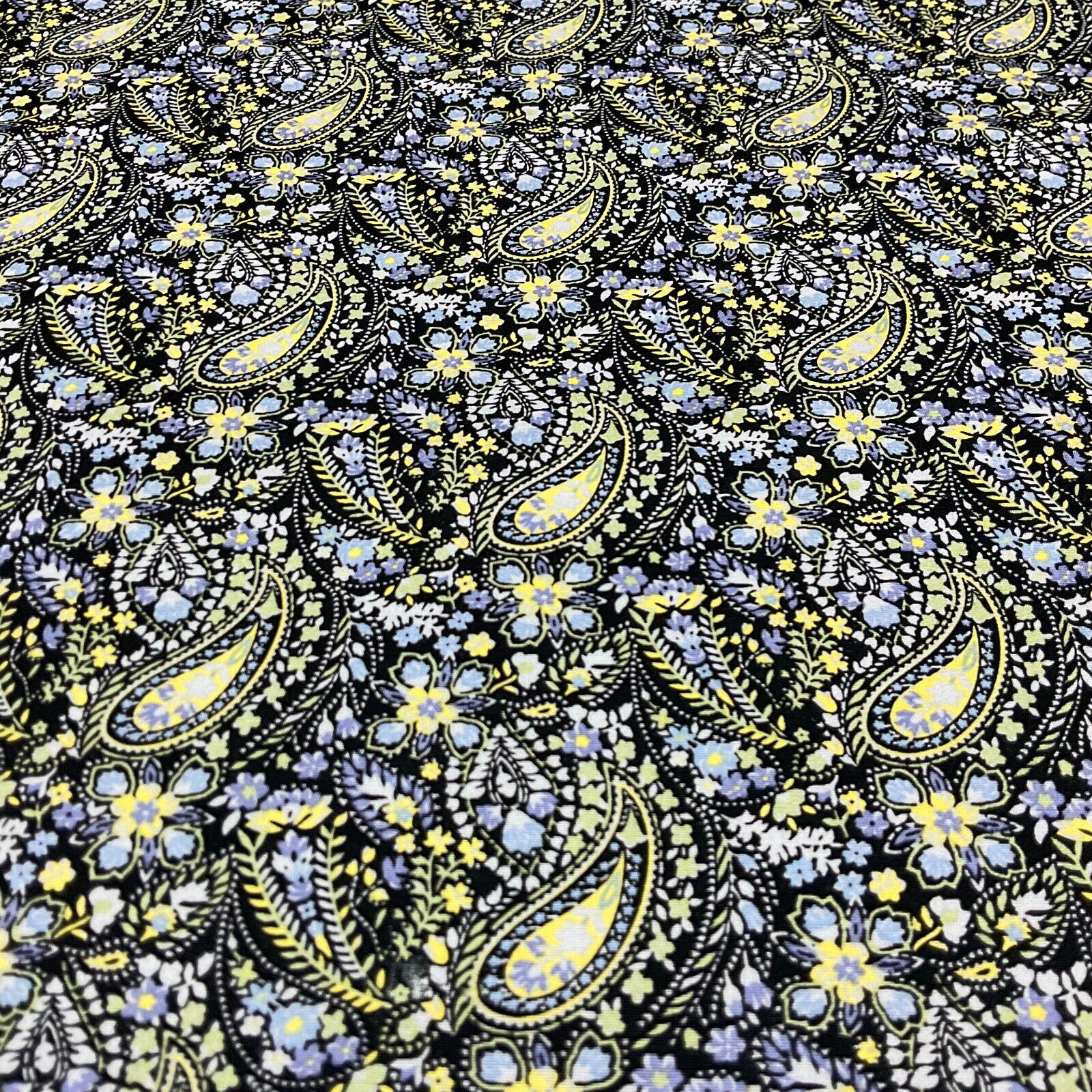 Vintage Paisley 100% cotton Poplin printed dress craft fabric 112cm wide M1744