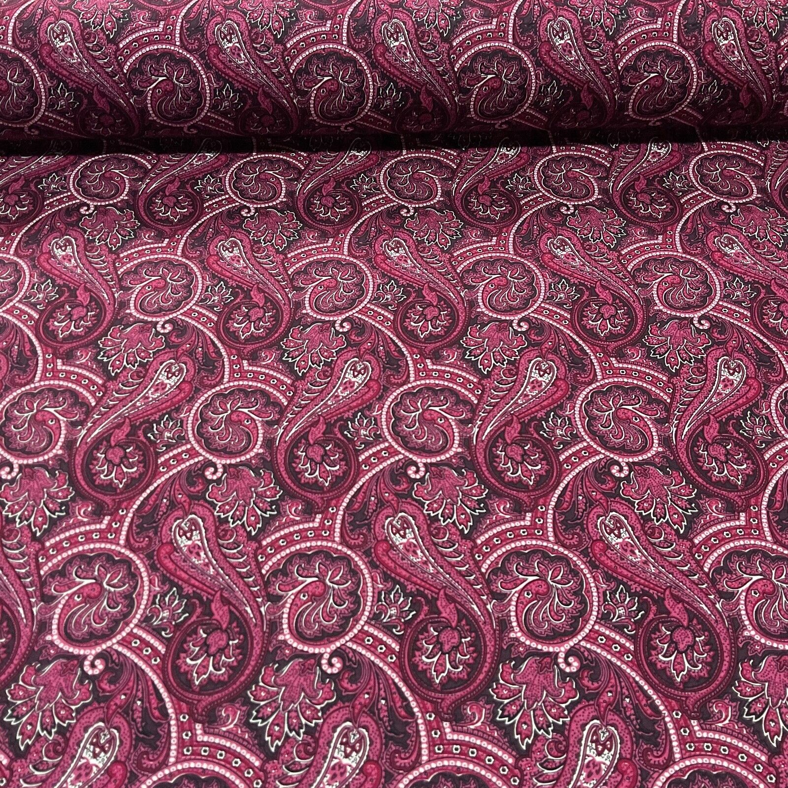 Vintage Paisley 100% cotton poplin printed dress craft fabric 112cm wide M1745