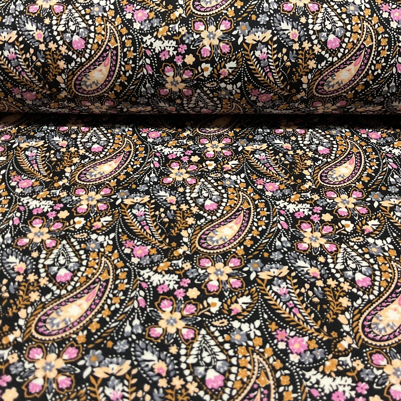 Vintage Paisley 100% cotton Poplin printed dress craft fabric 112cm wide M1744