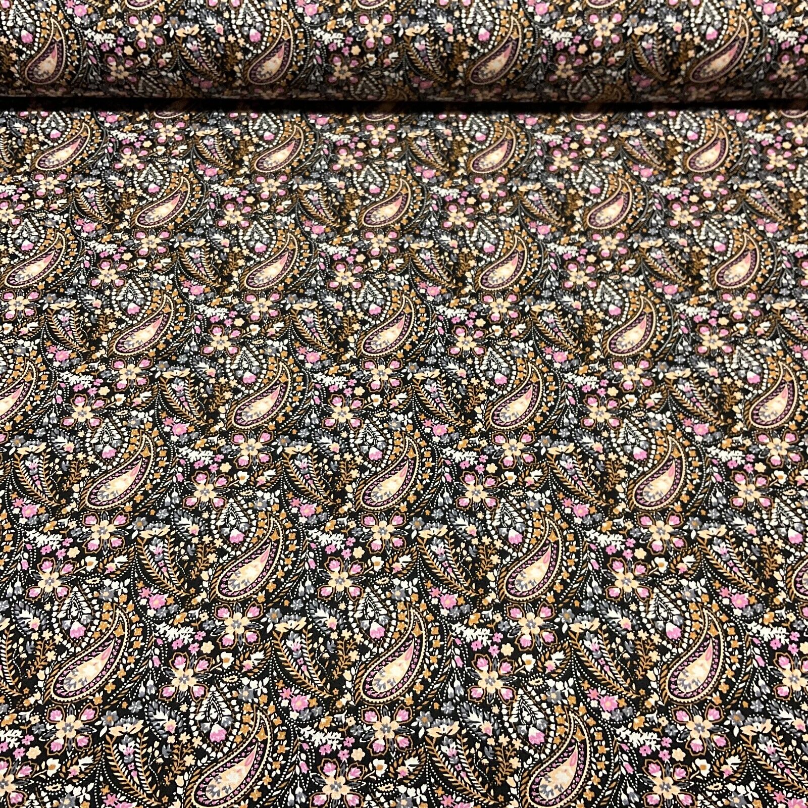 Vintage Paisley 100% cotton Poplin printed dress craft fabric 112cm wide M1744