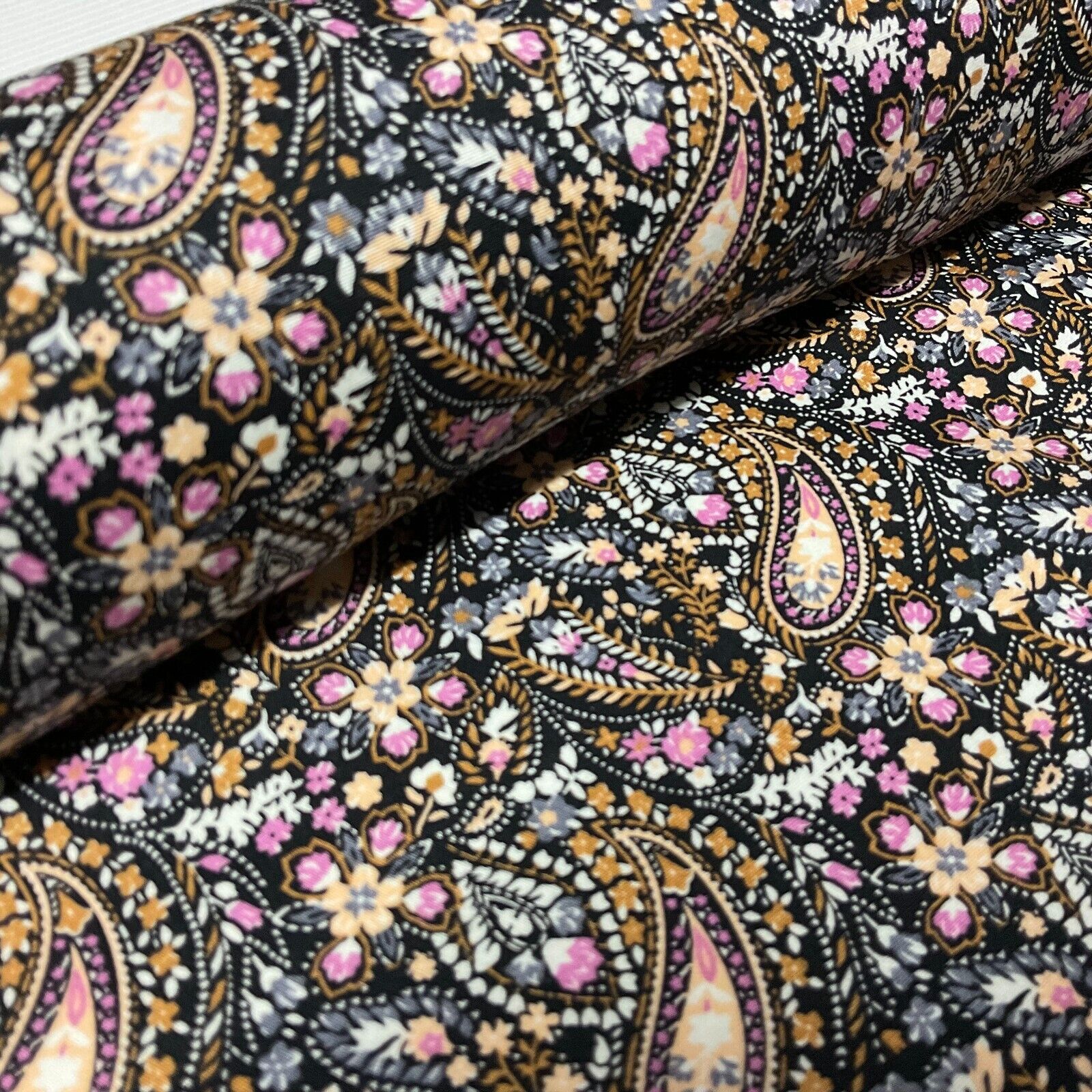 Vintage Paisley 100% cotton Poplin printed dress craft fabric 112cm wide M1744