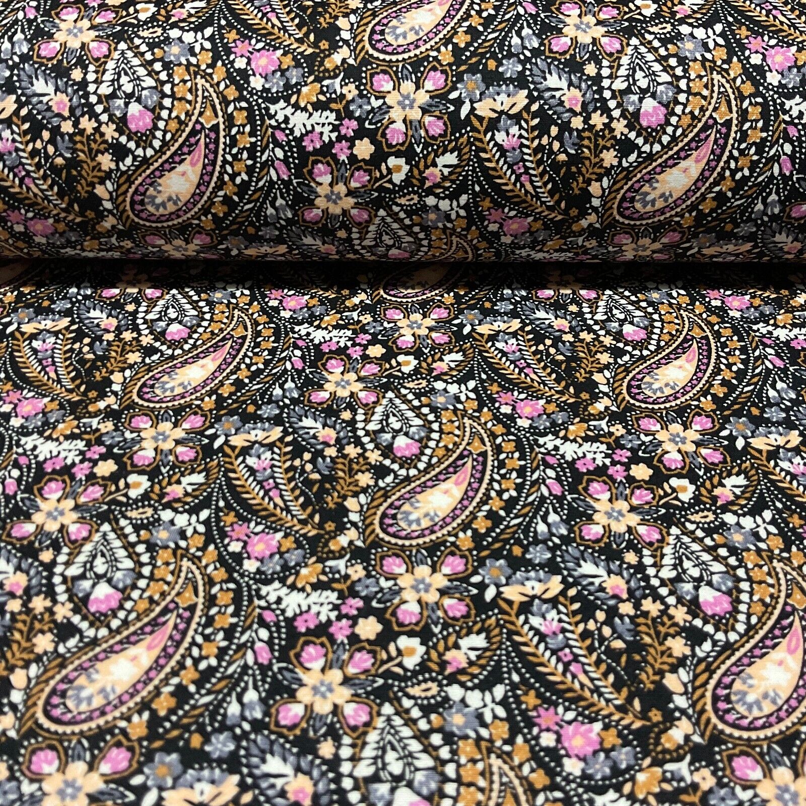 Vintage Paisley 100% cotton Poplin printed dress craft fabric 112cm wide M1744