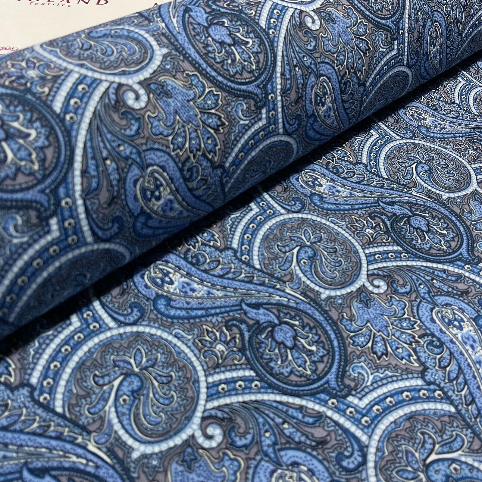 Vintage Paisley 100% cotton poplin printed dress craft fabric 112cm wide M1745