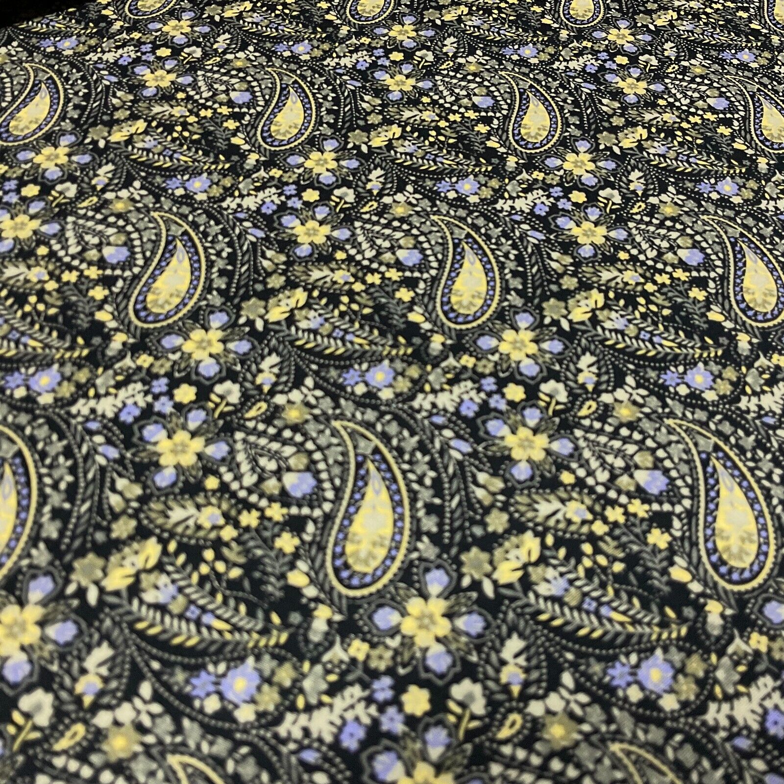 Vintage Paisley 100% cotton Poplin printed dress craft fabric 112cm wide M1744