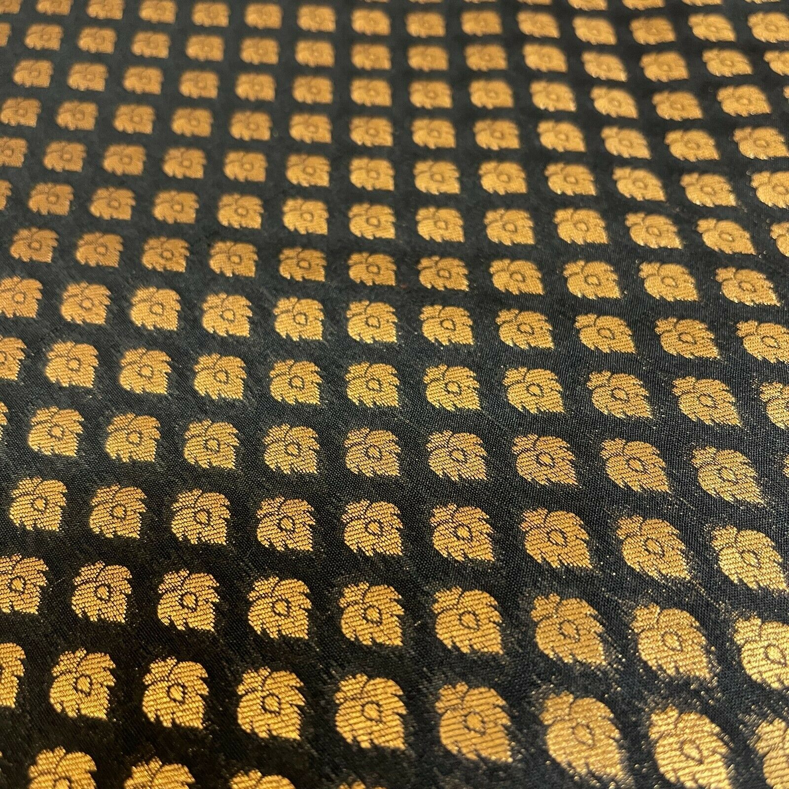 Indian Handloom brocade wedding fabric M1536 Mtex