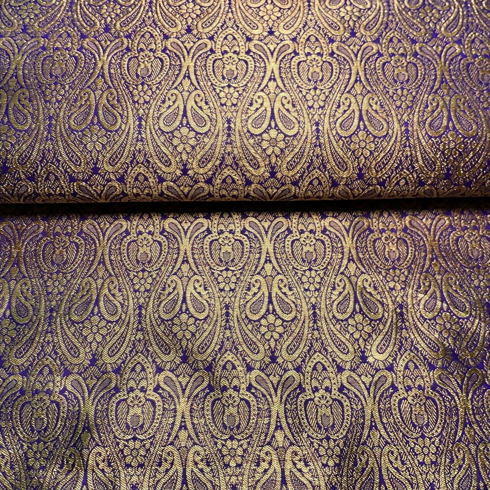 Double Paisley Brocade Wedding Banarsi Fabric 147 cm M1566
